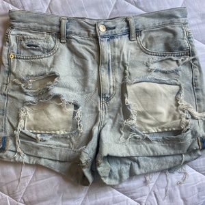 Light Wash Mom Short